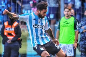 ¿Vuelve a Chile? Eugenio Mena habló sobre su continuidad en Racing y señaló cuándo decidirá su futuro