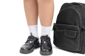 Sin pastas de zapatos: Este truco casero te ayudará a limpiar y abrillantar tu calzado escolar