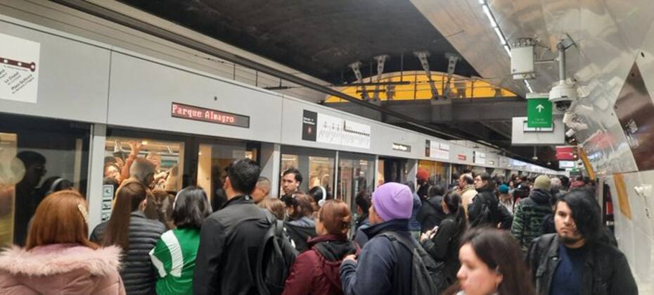 Así se vivió el retraso en la L3 del Metro. Créditos: @cvitalic