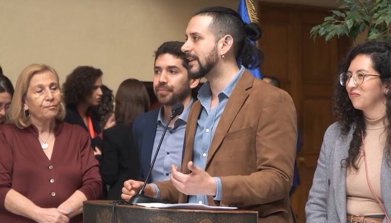 Diputado Andrés Giordano exponiendo sobre el Proyecto de Ley que obliga al sector privado entregar aguinaldo de Fiestas Patrias.