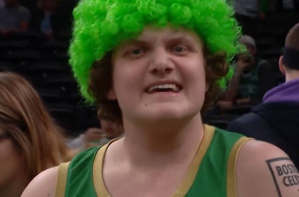 VIDEO | ¿El mufa del año? Hincha de los Celtics se tatuó el título de la NBA del 2022