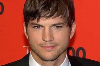 Viralizan fotografía de Ashton Kutcher visitando restaurant de Punta Arenas: "¡Gracias por tu visita, Ashton!"