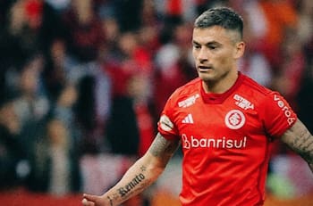 VIDEO | La gran asistencia de Charles Aránguiz en duelo del Inter de Porto Alegre contra el Santos