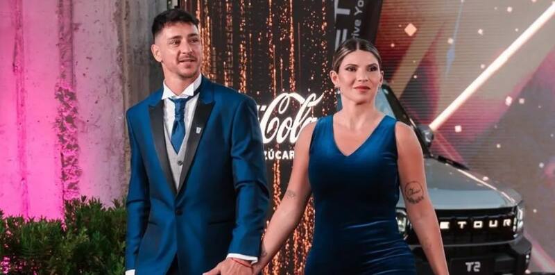 La esposa del Toro lo acompañó a Paraguay.