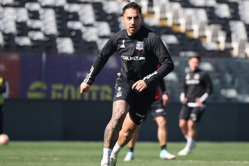 Javier Correa puede hacer su debut este sábado ante Universidad de Chile. Foto: Colo Colo