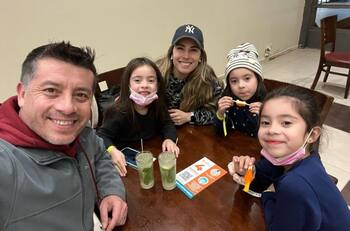 "Su papá es su héroe": Leandro Martínez y su especial relación con sus trillizas