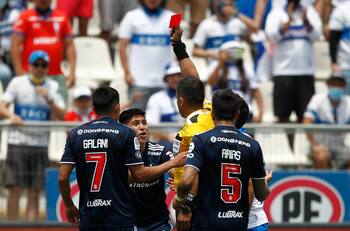 Un cortado y una promesa: los dos jugadores que disputan un puesto en la U ante las suspensiones