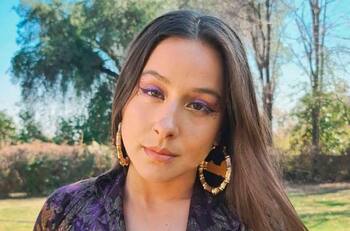 Denise Rosenthal encantó con presentación junto a su perro Farkas