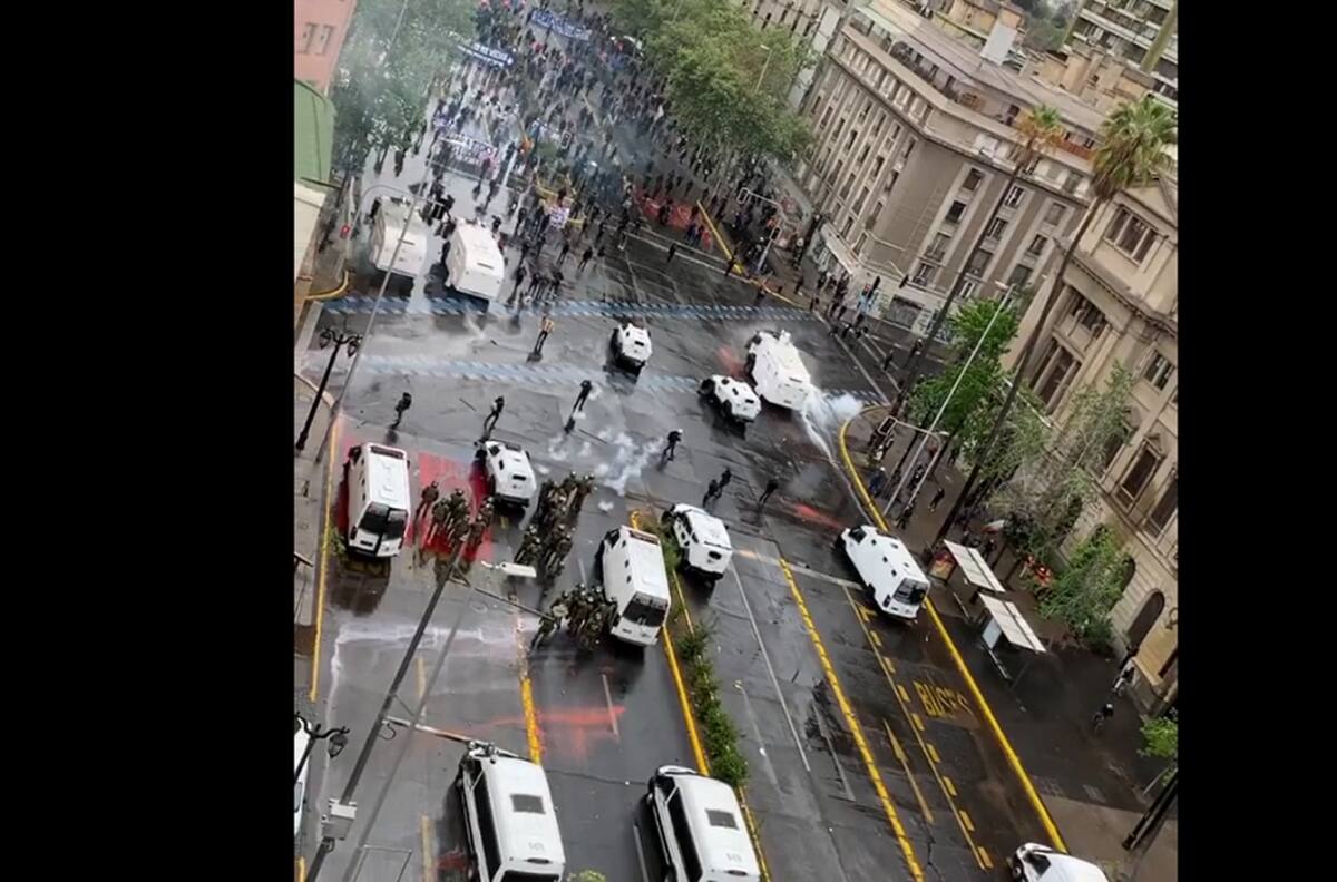 VIDEO | Mujer murió tras ser herida durante manifestaciones en Plaza Italia