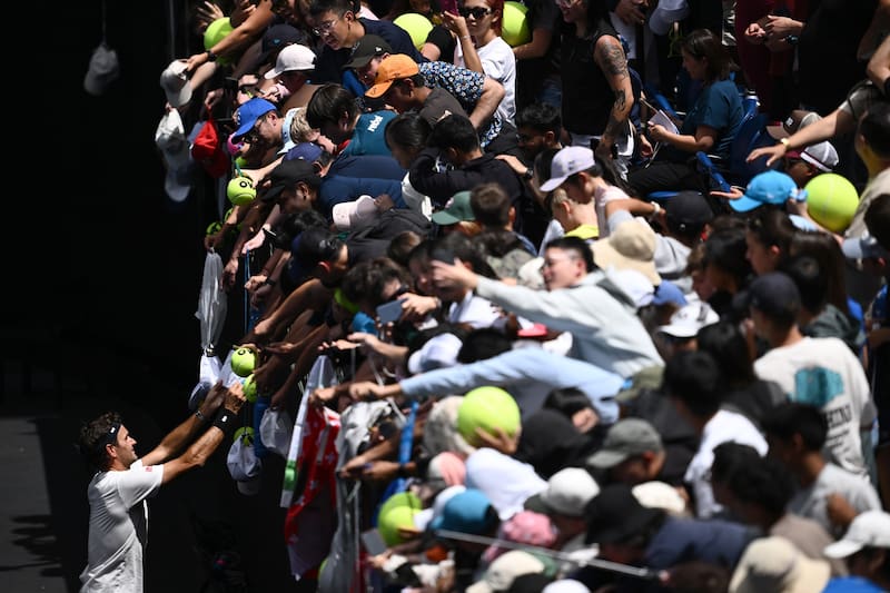 Cada año llegan millones de fanáticos del tenis a Melbourne. EFE