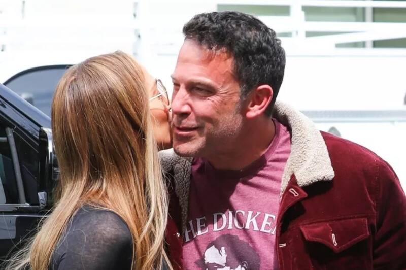 Ben Affleck y Jennifer Lopez se dieron un beso en la mejilla.