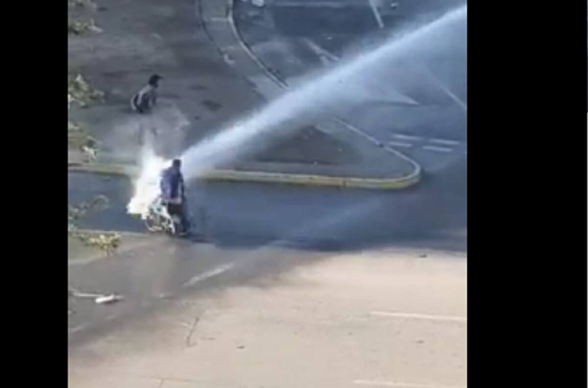 HRW por joven en silla de ruedas derribado por carro lanza aguas: "Demuestra, otra vez, uso excesivo de la fuerza"