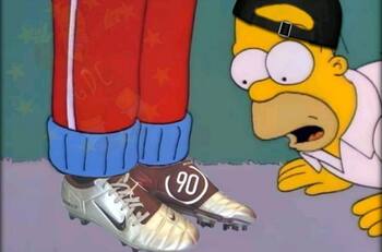 Con memes y recordando icónicas zapatillas: Las reacciones a la aglomeración en Mall Plaza Vespucio