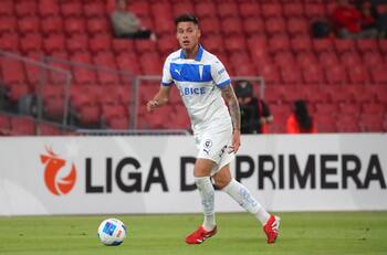 De cuestionado a figura: el renacer de Alfred Canales en Universidad Católica