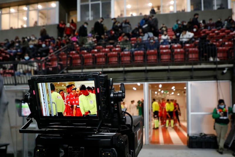 TNT Sports es el canal encargado de la difusión audiovisual del fútbol chileno. Foto: Agencia Aton.