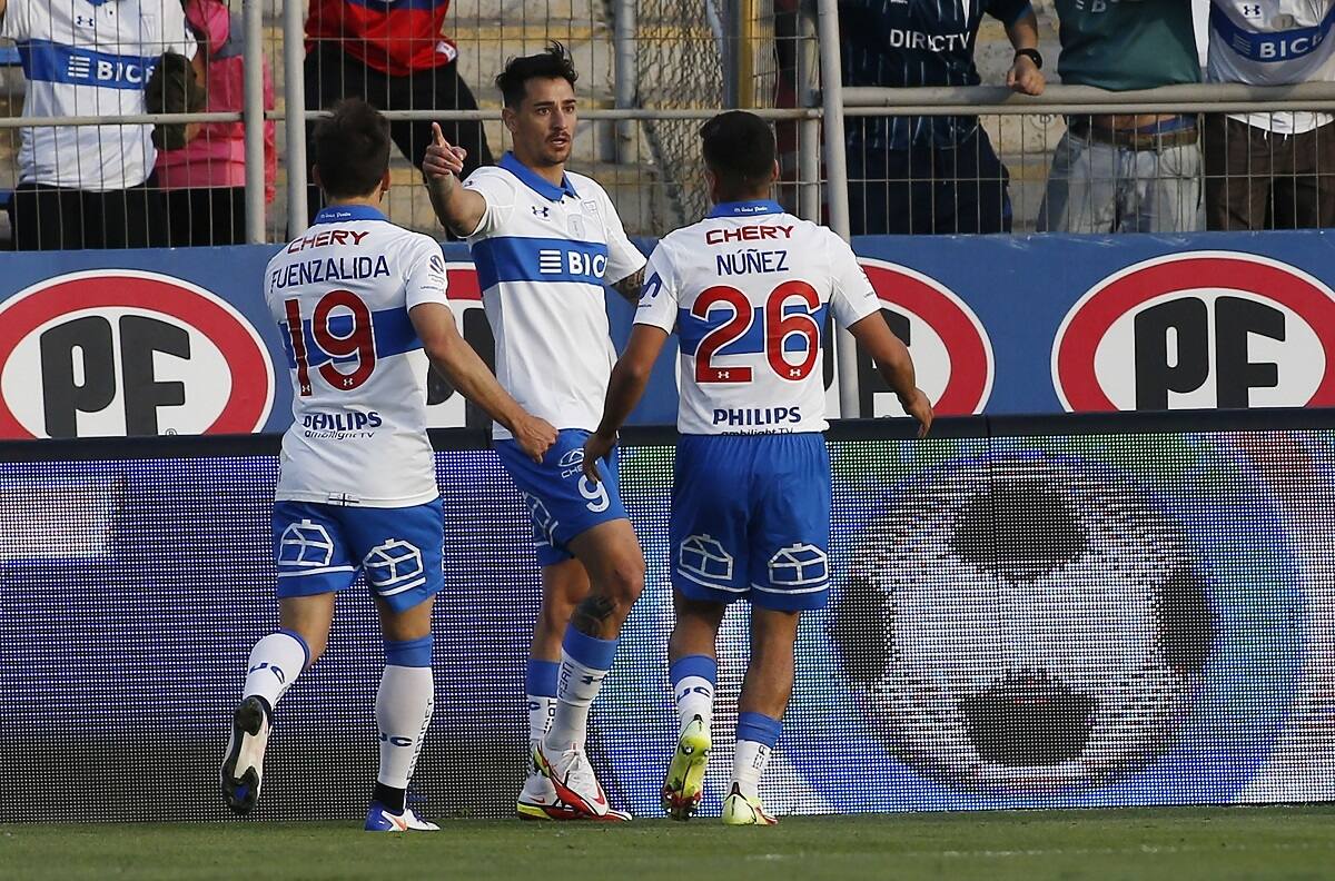 La UC goleó a Antofagasta para llegar hasta la cima del torneo e ilusionarse con el tetracampeonato