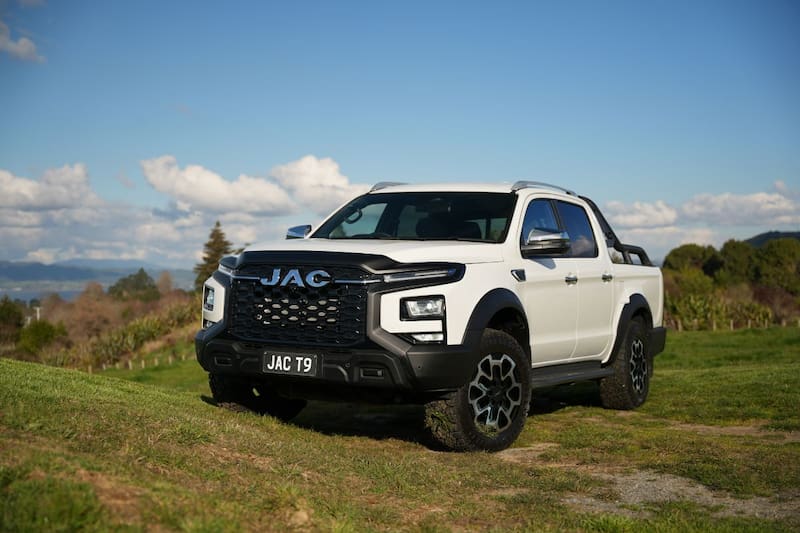 JAC se presentó con nuevo representante y dos flamantes camionetas