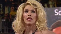 Con excéntrico look: Di Mondo sorprendió en su paso por la Gala del Festival de Viña 2025