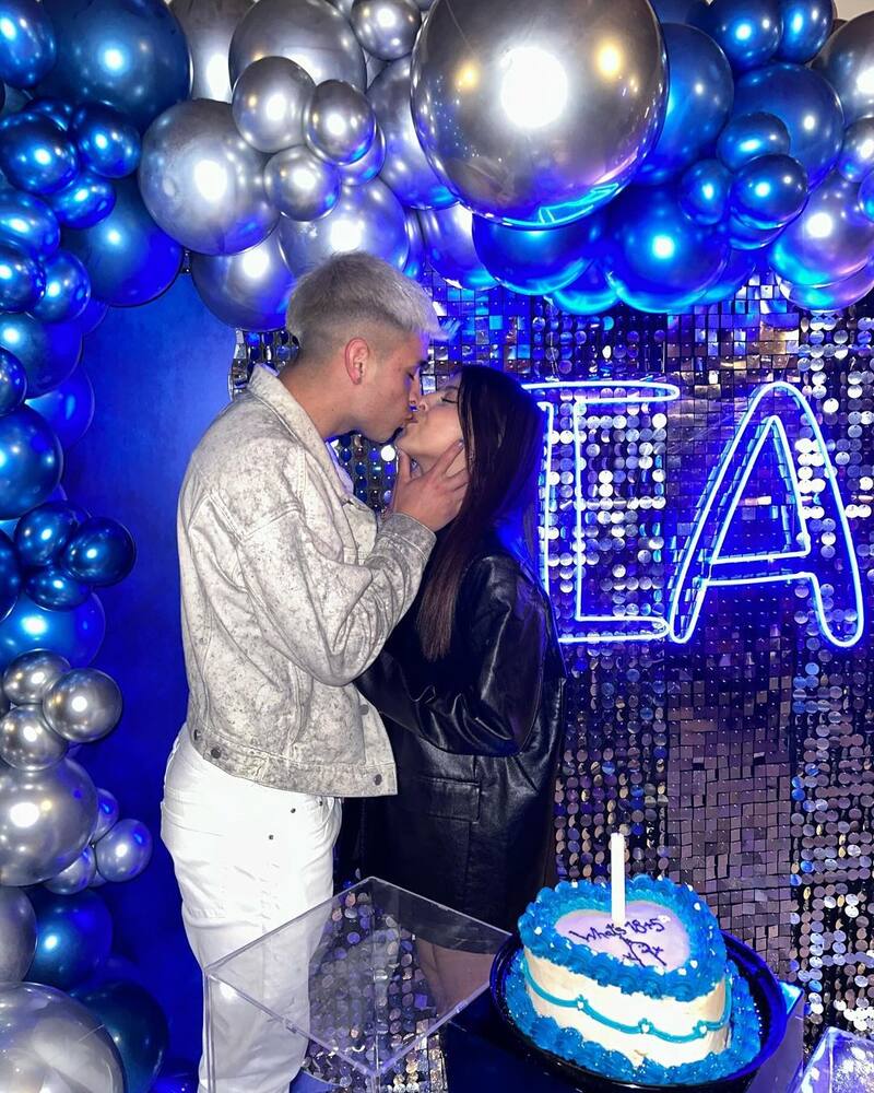 Una de las fotografías que subió el artista en el cumpleaños de la influencer.