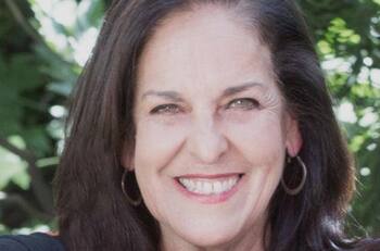 Quién es Ángeles Lasso, psicoastróloga y autora chilena