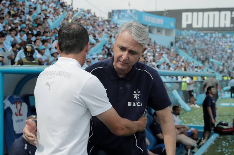 , entrenador de la UC. Foto: Agencia Aton.