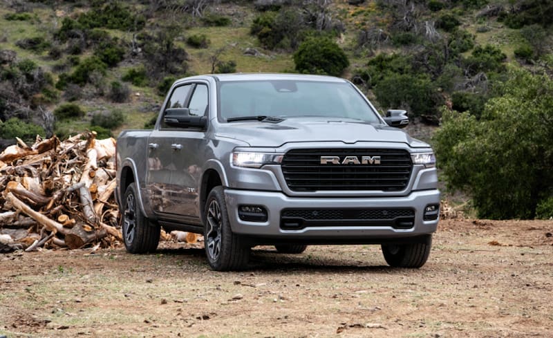 El cantante de música tropical tiene un Ram 1500 de alta tecnología.