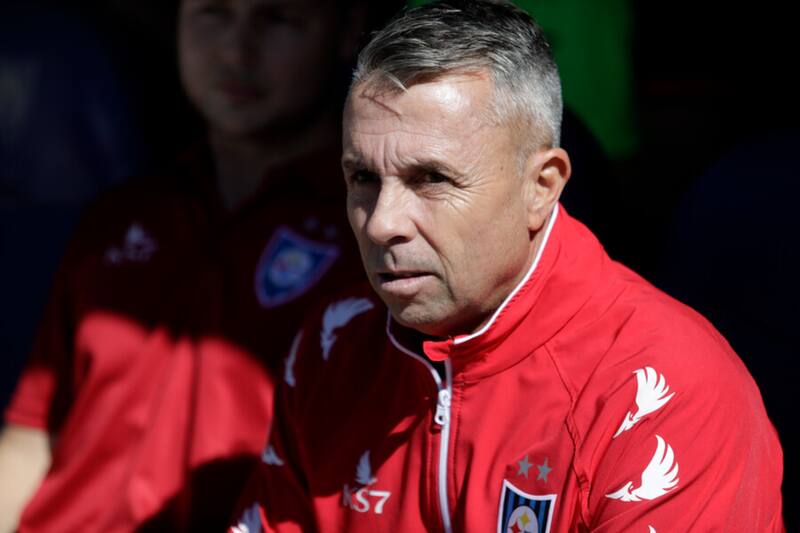 El entrenador Gustavo Álvarez deberá buscar alternativas en el mediocampo. Foto: Aton