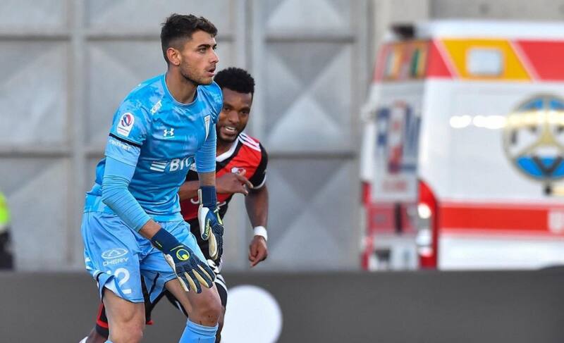 El guardametas sufrió una grave lesión que lo tendrá alejado de las canchas por varios meses.