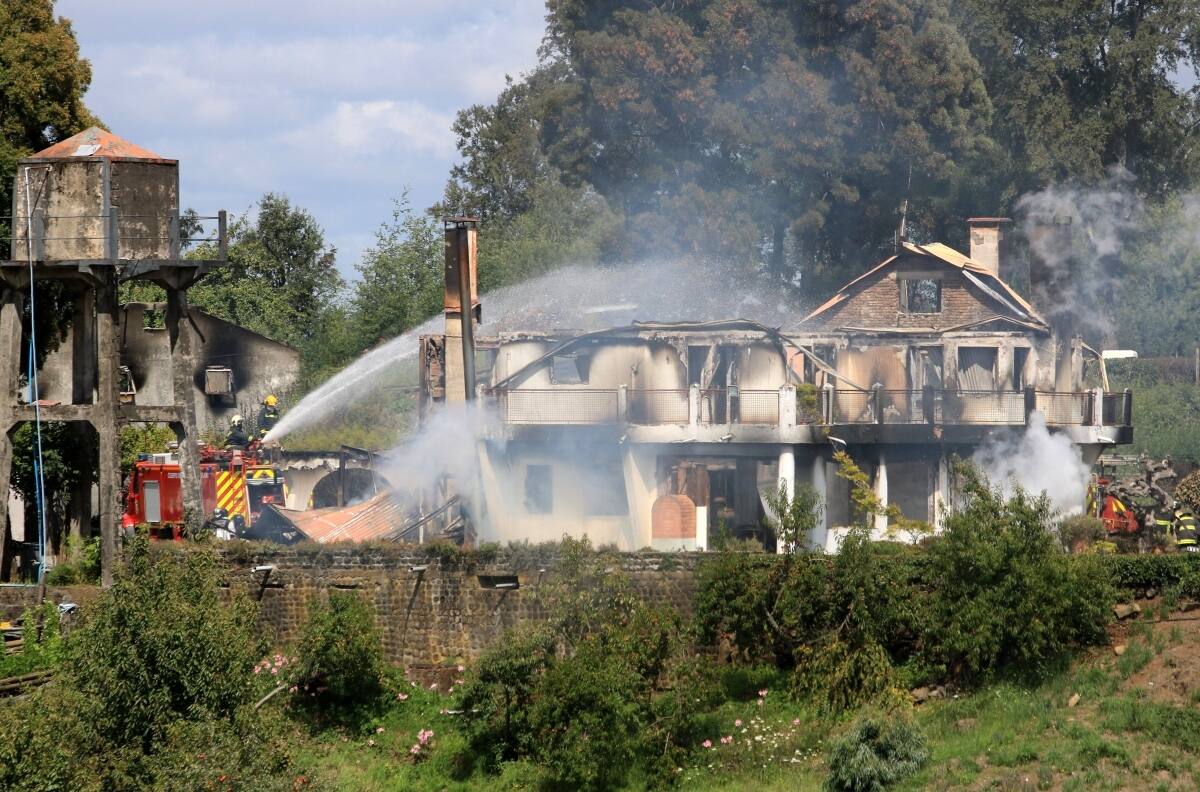 Carahue: CAM niega autoría de ataque incendiario que dejó a matrimonio en riesgo vital