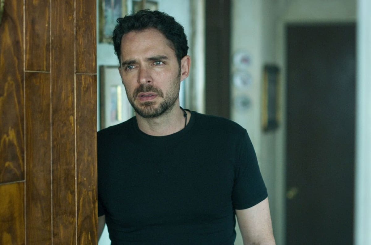Manolo Cardona, protagonista de "¿Quién mató a Sara?" elogia a Chascas Valenzuela y adelanta nueva temporada
