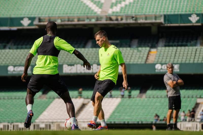 entrenando en Real Betis.
