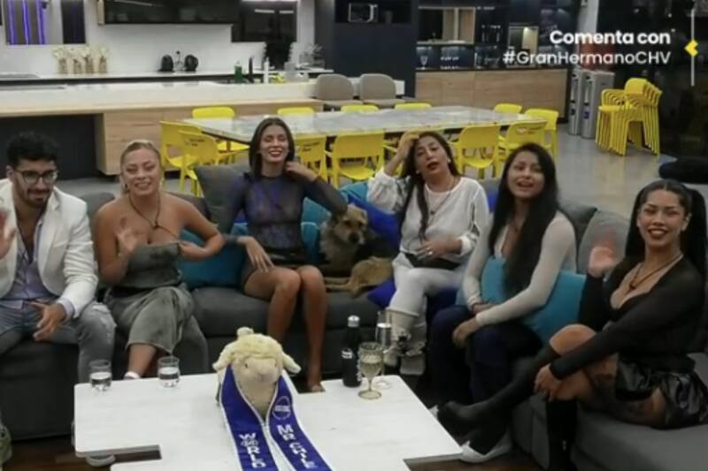 Te contamos cómo llegar al Aeropuerto de Santiago para poder ver a los participantes.