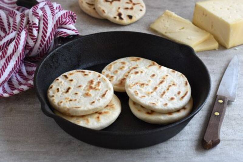 Este pan se puede cocinar en el horno, sartén o parrilla.