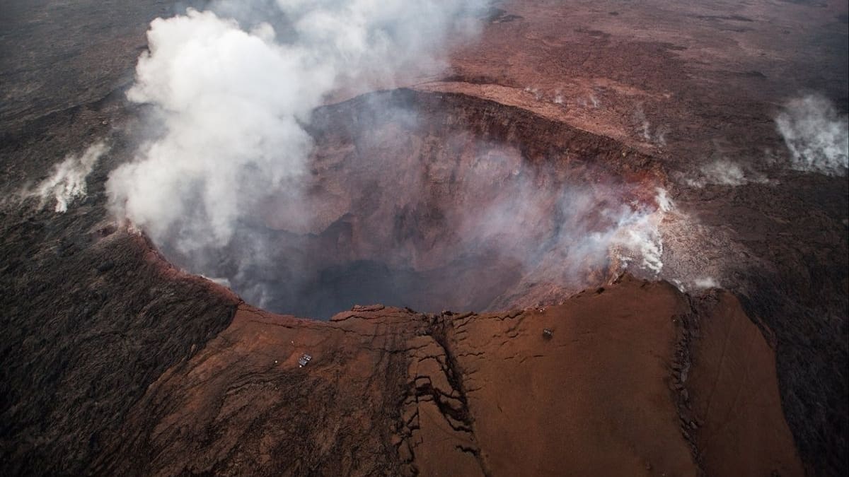 Enjambre sísmico en el volcán Kilauea mantiene en alerta naranja a Hawái