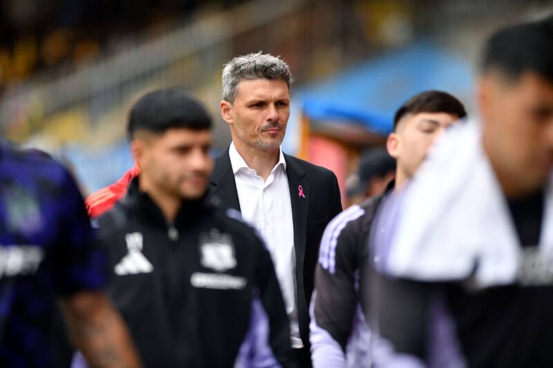 El técnico tendría asegurada su continuidad en Colo Colo. Foto: Agencia ATON.