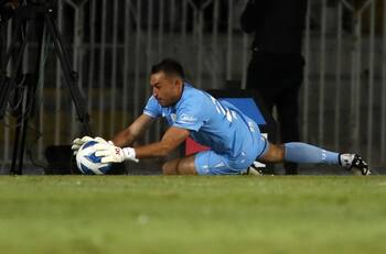 VIDEO | Salvó a La Roja: La tremenda volada de Sebastián Pérez para mantener el cero en Japón