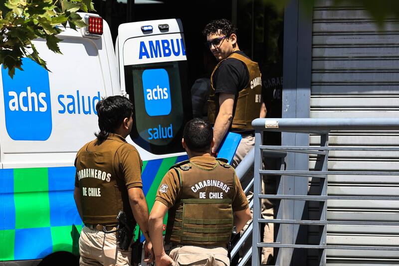 Personal del GOPE de Carabineros ingresó a sucursal de AFP Provida. Créditos: ATON.