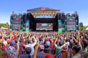 Municipalidad de Santiago se refiere a la decisión de productora a cargo del Lollapalooza: "Esperamos que el evento musical pueda desarrollarse en un espacio propicio"
