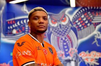 Junior Fernandes finalizó su contrato con Istanbul Basaksehir y busca club