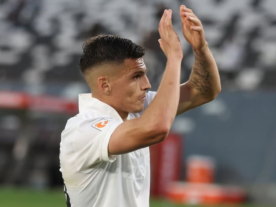Lucas Cepeda, estaría jugando sus últimos partidos con la camiseta del Popular. Foto: @Colocolooficial.