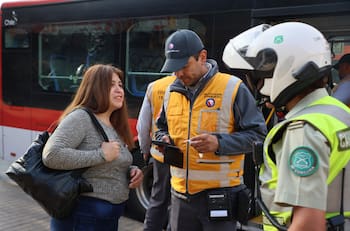 Las comunas y horarios en que se realizarán intensas ficalizaciones antievasión en buses de Red