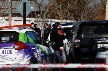 Asesinan a conductor de aplicación de transporte: Pasajeros lo apuñalaron en Estación Central