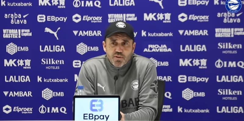 negó rotundamente los rumores que lo situaban como el nuevo DT de River Plate. Foto: Deportivo Alavés