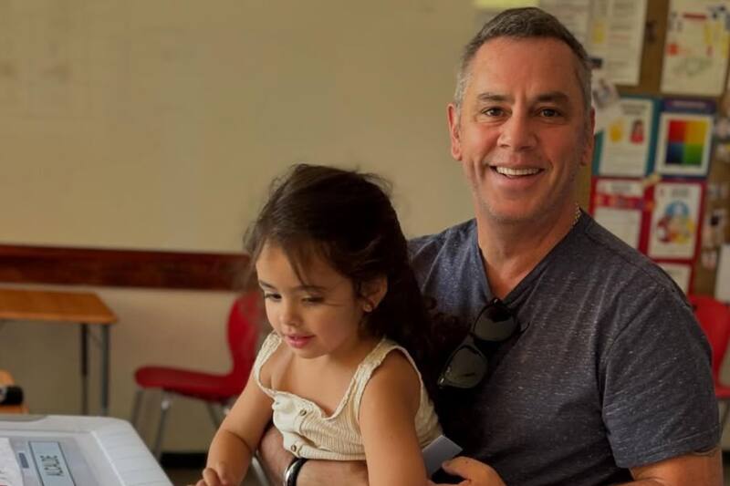 compartió en redes sociales una foto junto a su familia celebrando a Elisa.