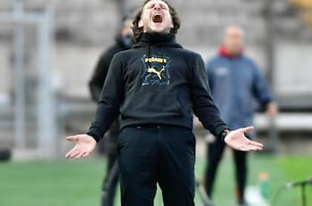 ¿Sonríe Colo Colo? Diego Forlán fue despedido como técnico de Peñarol