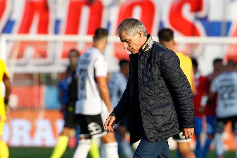 El técnico de la UC ha enfrentado fuertes críticas tras acumular cinco partidos sin ganar. Foto: Agencia Aton.