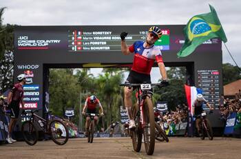 Martín Vidaurre brilla en la UCI MTB World Series con un histórico podio en Brasil