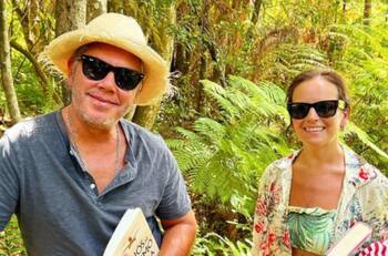 En una lujosa lancha: José Miguel Viñuela vivió entretenida velada junto a su esposa, Constanza Lira