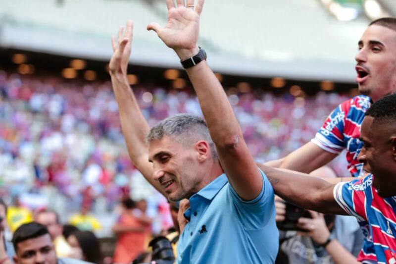 es idolatrado en el Nordeste de Brasil por la campaña que realiza en el Fortaleza Esporte Clube.