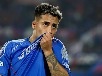 Johnny Herrera se enojó con periodista que llamó “El Renacido” a Lucas Assadi: “Tiene 20 años, hue...”